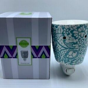 Chantilly Lace Warmer